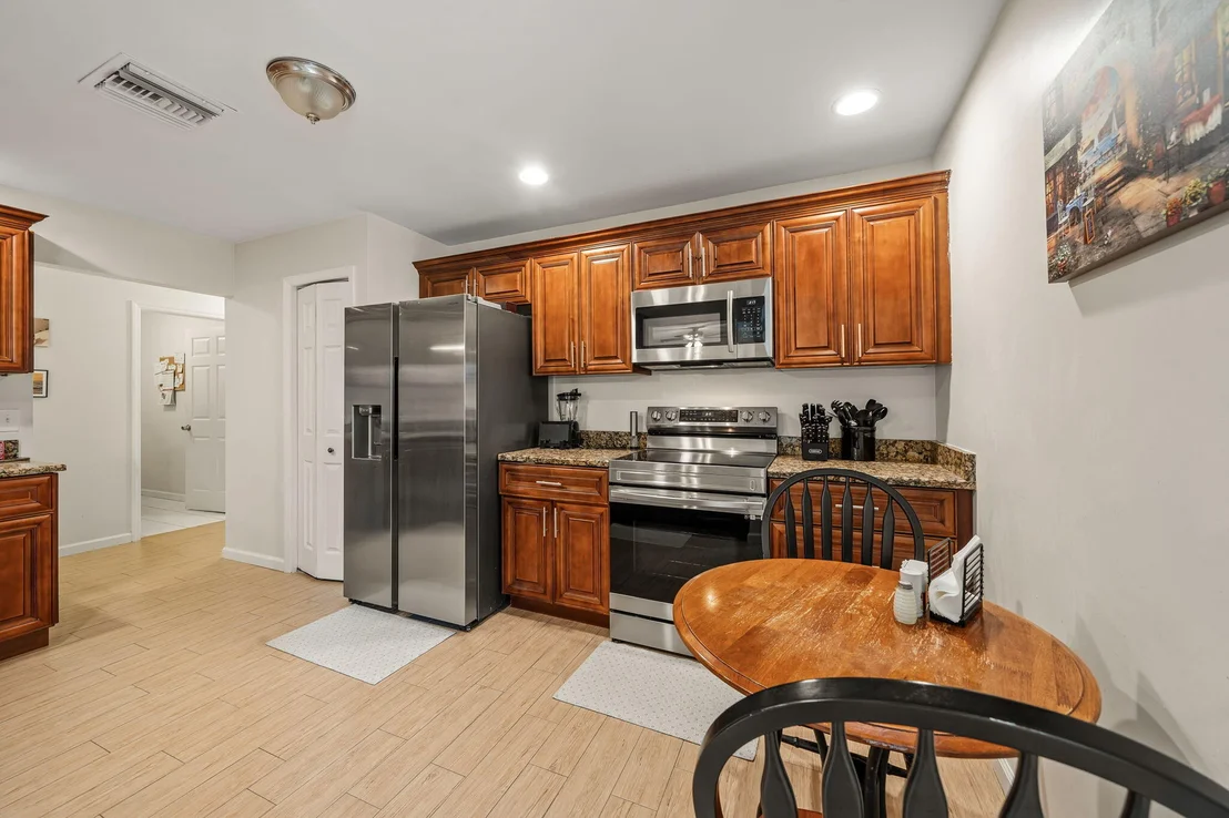 Photo of 119 Lakeside Circle