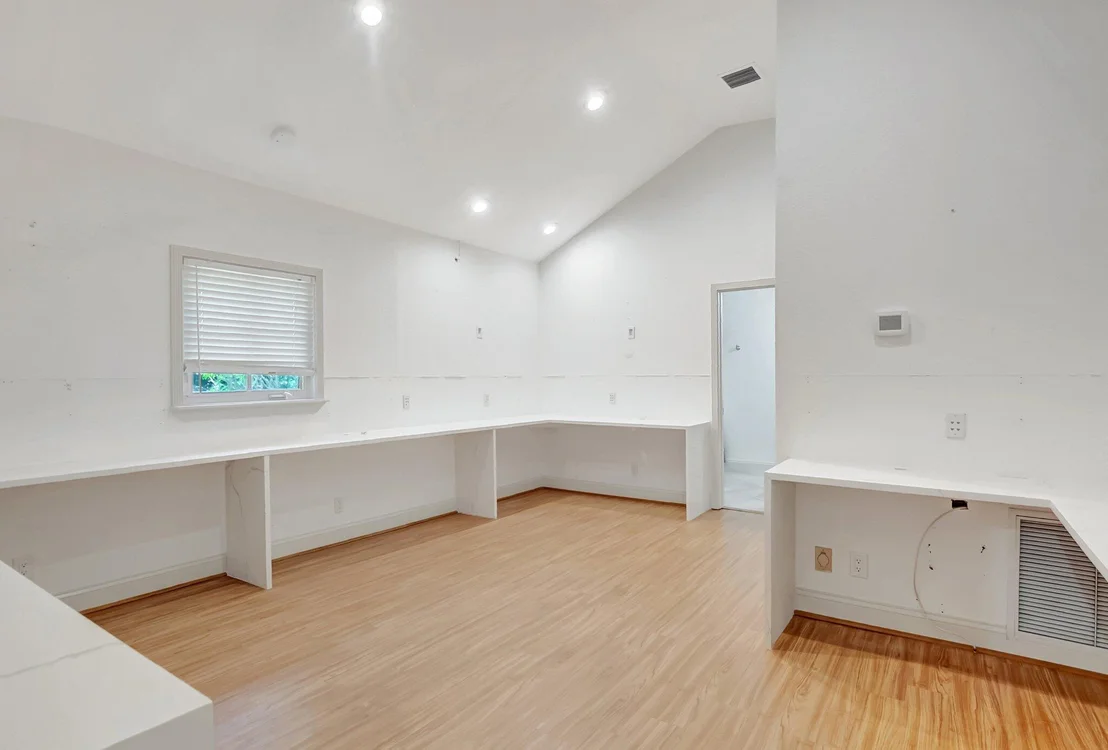 Photo of 930 N Parkside Cir Circle N