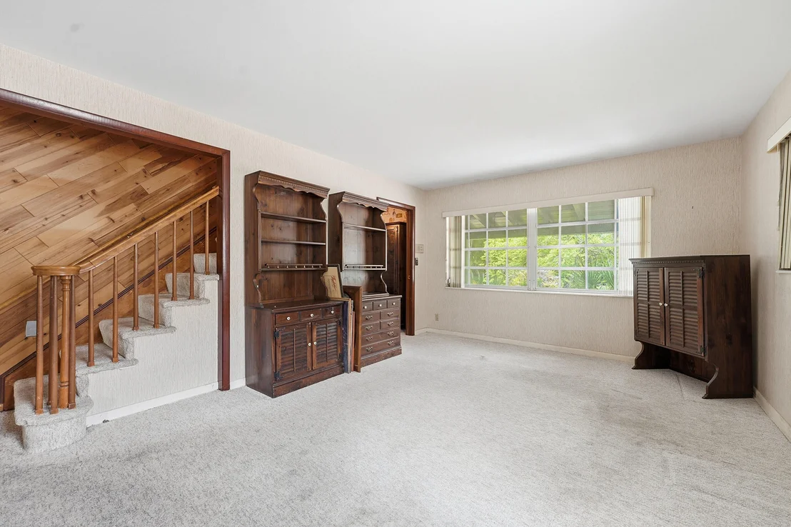 Photo of 7689 Lawrence Road