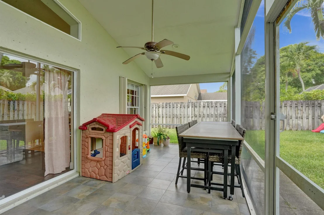 Photo of 6067 Hollywood Street