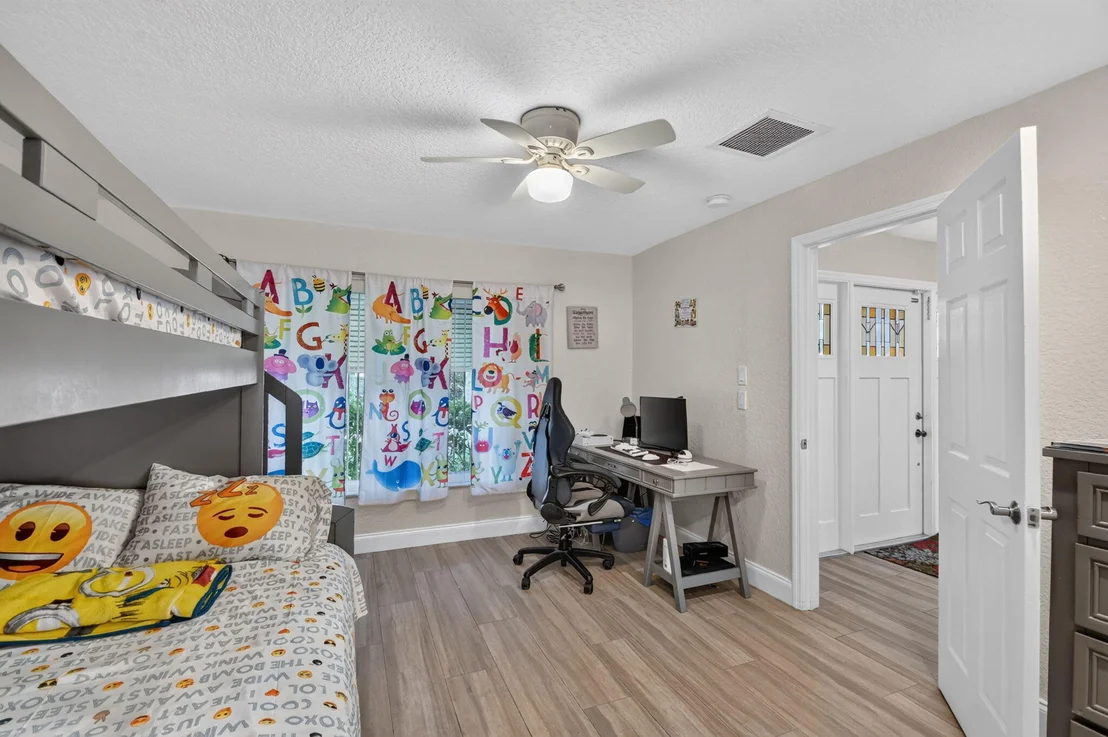 Photo of 7099 PINE MANOR Drive