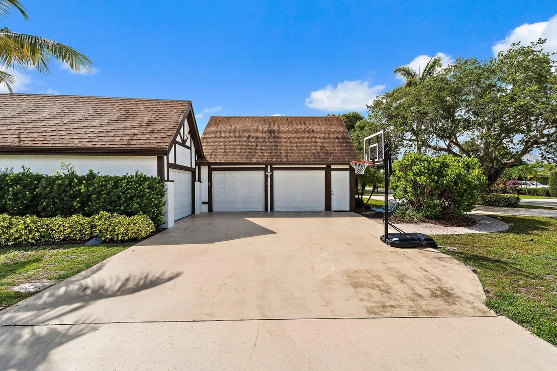 Photo of 88 River Drive