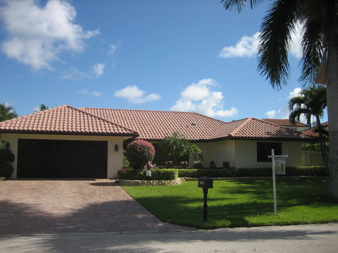 Photo of 963 Allamanda Drive