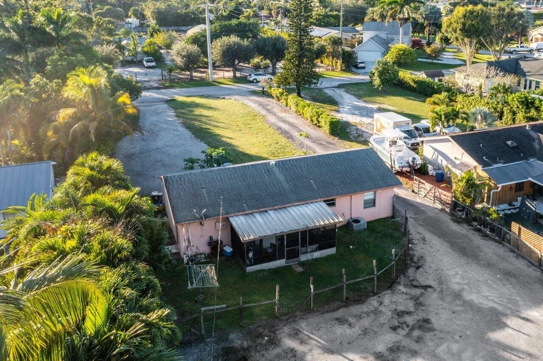 Photo of 5104 2nd Road