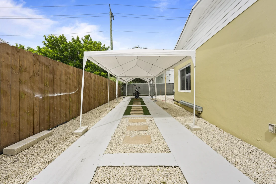 Photo of 2541 NE 7th Terrace