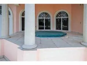 Photo of 942 Allamanda Drive