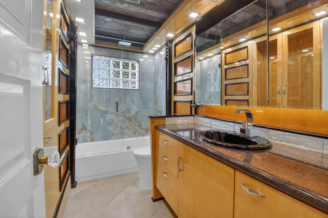 Photo of 105 NW 8TH Place