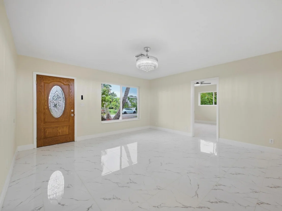 Photo of 1421 Crest Drive