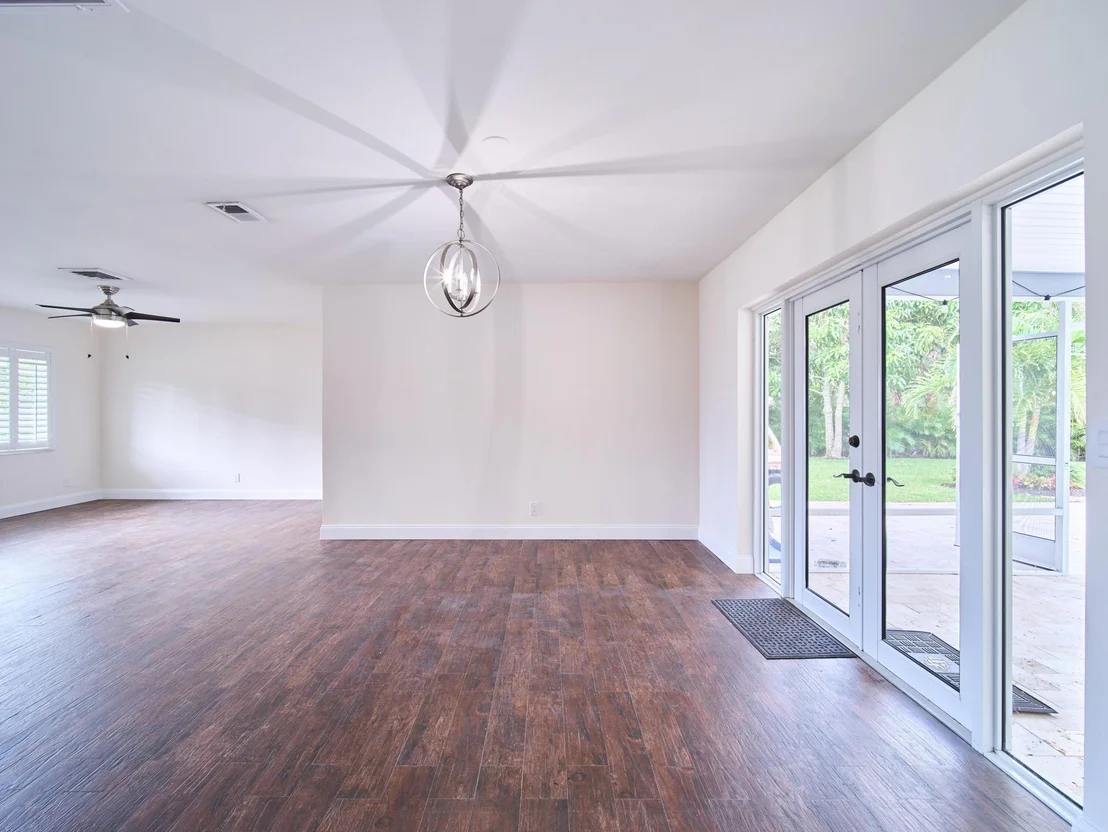 Photo of 304 Circle W