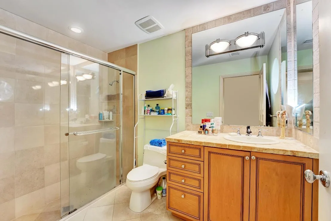 Photo of 4590 Live Oak Boulevard
