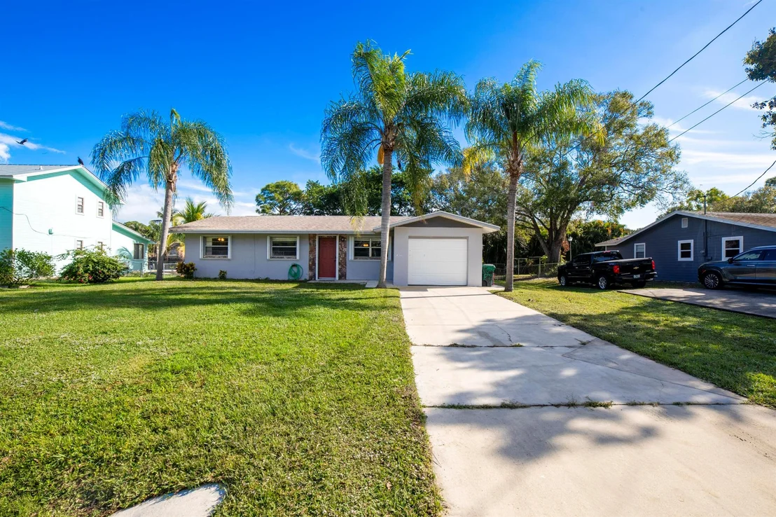 Photo of 6008 Palm Drive