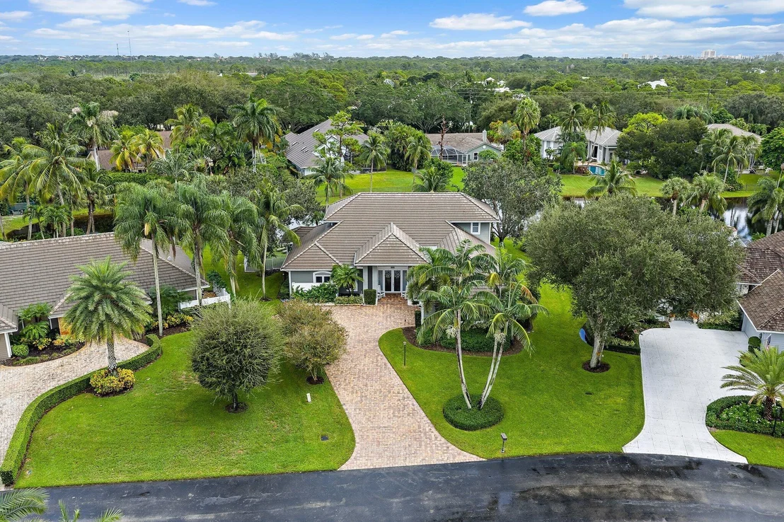 Photo of 18647 SE Lakeside Way