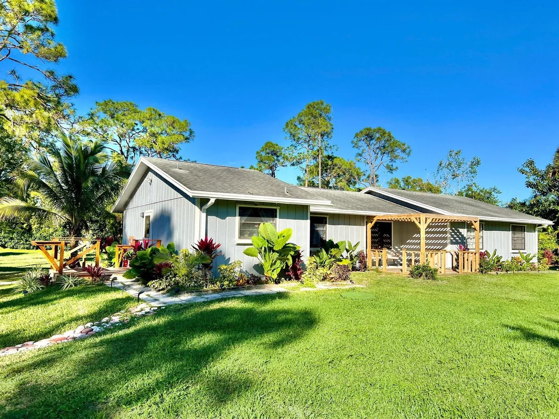 Photo of 12809 Sunset Boulevard