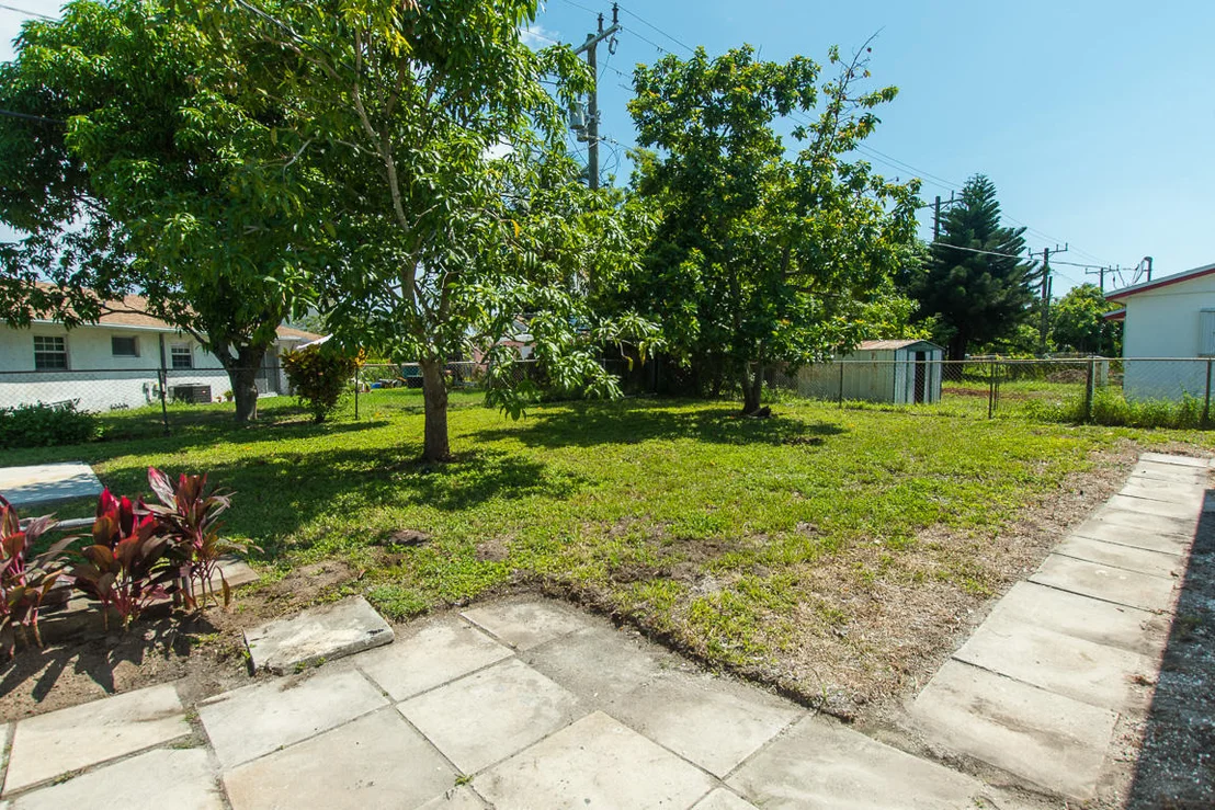 Photo of 2590 N Seacrest Boulevard