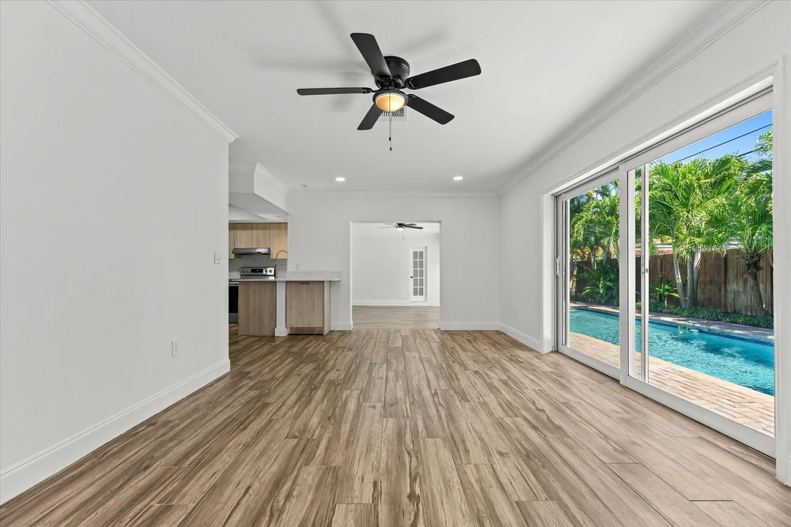 Photo of 884 NW 6th Drive