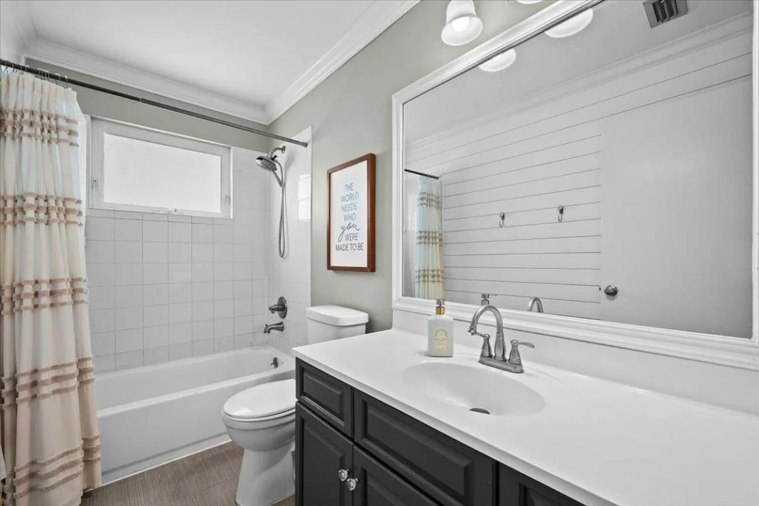 Photo of 443 Beacon Street