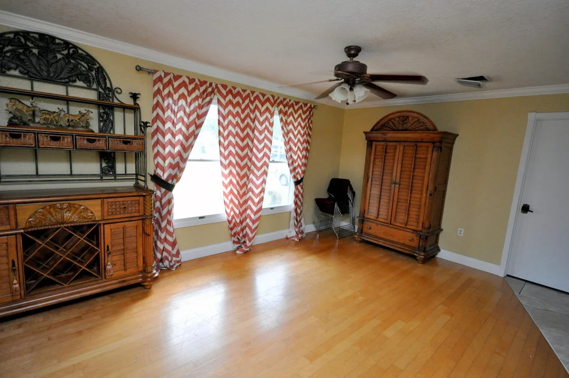 Photo of 92 W Pine Tree Avenue