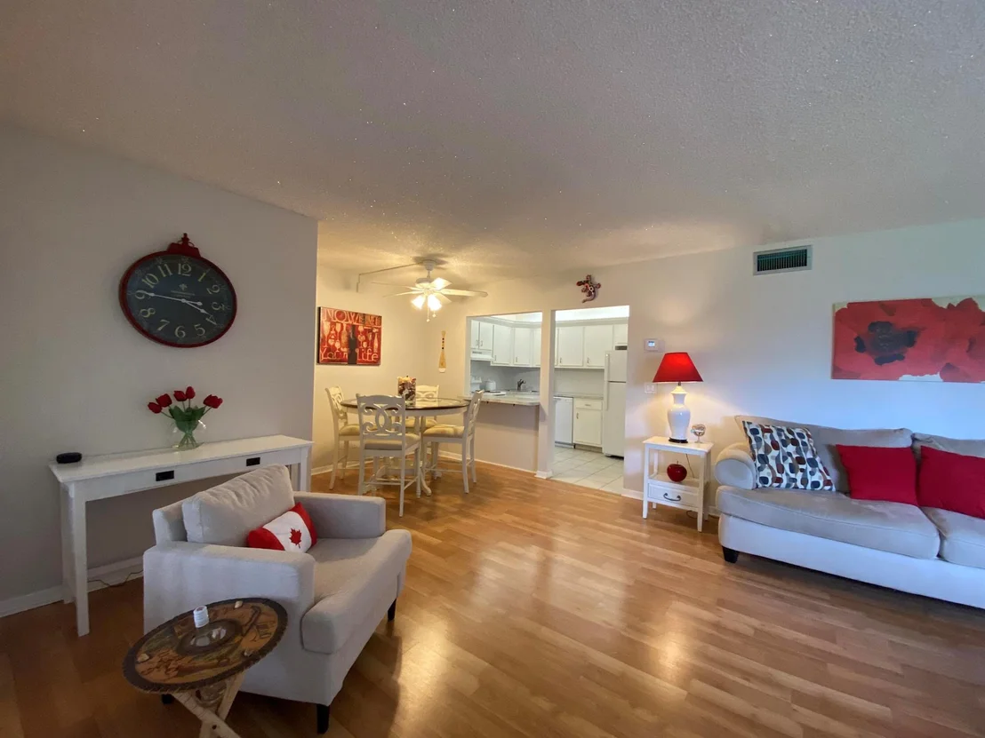 Photo of Unit D1 at 302 Pine Ridge Circle