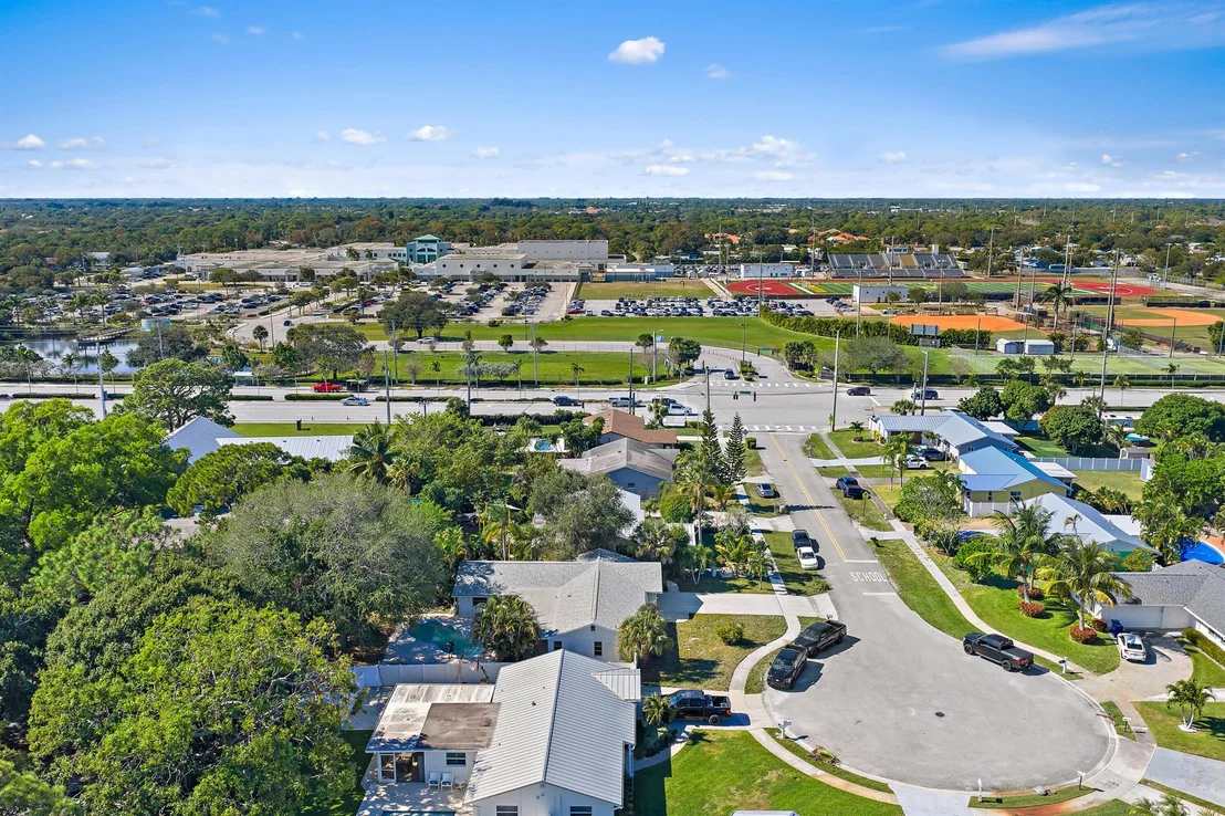 Photo of 404 Highwood Circle
