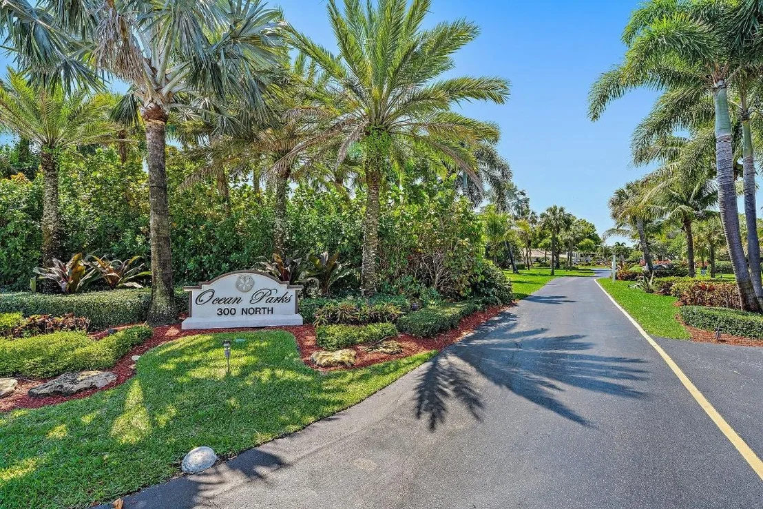 Photo of Unit 203C at 300 N Highway A1a