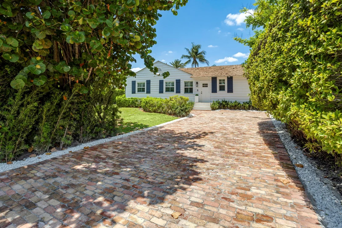 Photo of 1017 Tamarind Road
