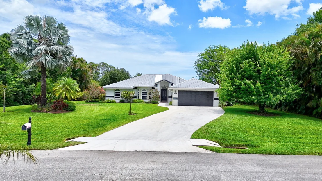 Photo of 895 SE Waterside Way