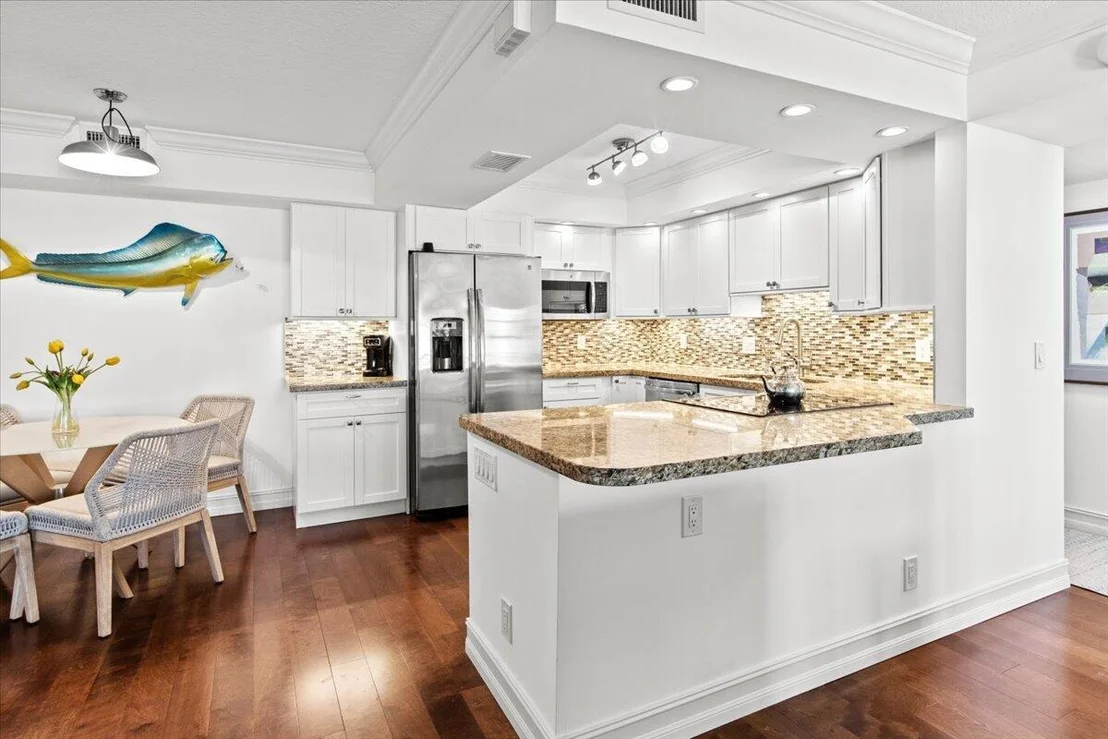 Photo of Unit 203E at 300 N Highway A1a