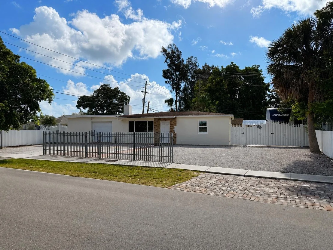 Photo of 2000 Eagle Drive