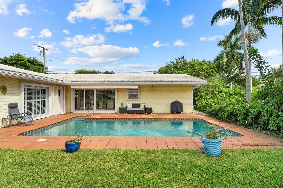 Photo of 8415 Pine Tree Lane