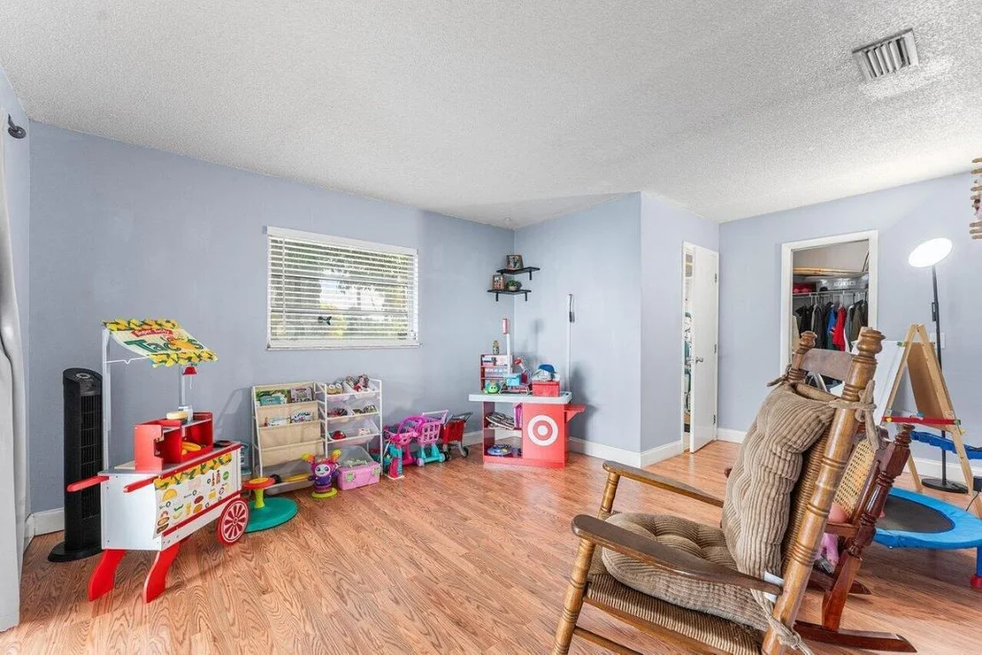 Photo of 5455 Pine Tree Drive