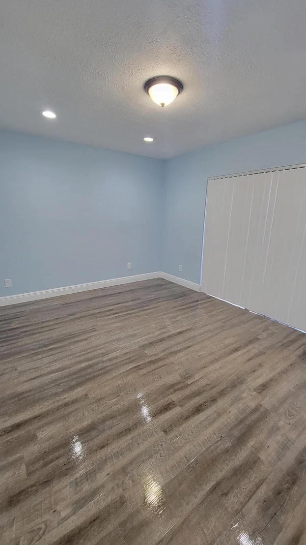 Photo of 1096 Manor Drive
