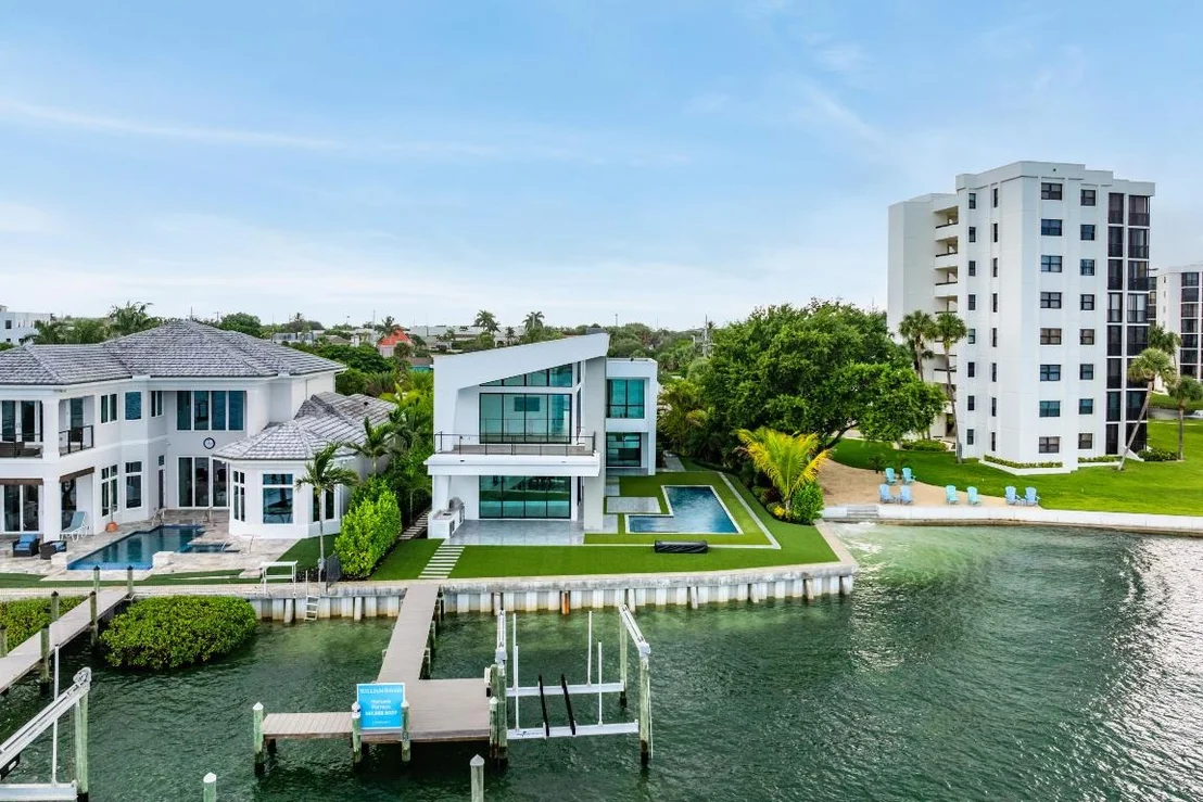 Photo of 3445 Harbor Road N