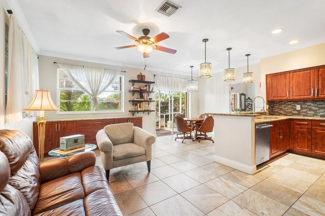 Photo of 10380 Sunstream Lane