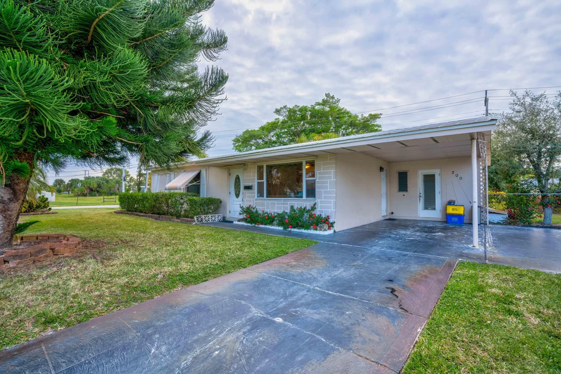 Photo of 700 Juniper Drive