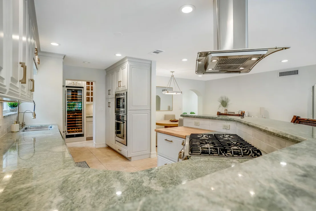 Photo of 2400 N Riverside Drive