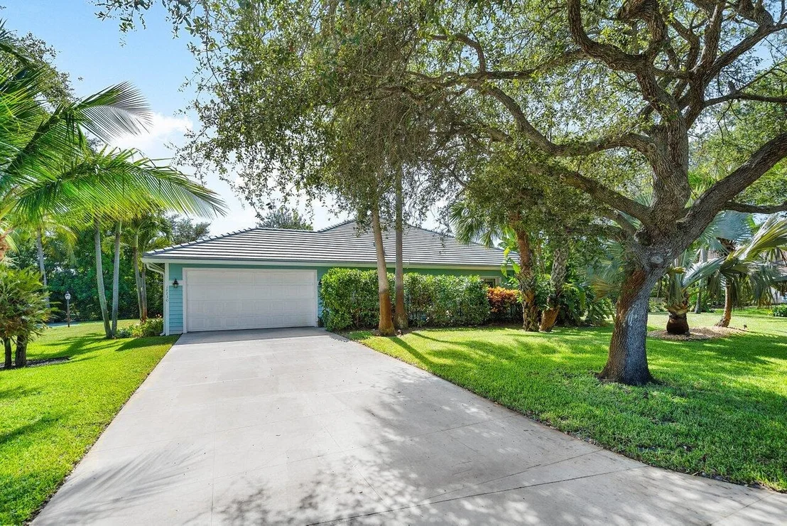 Photo of 18730 SE Lakeside Way