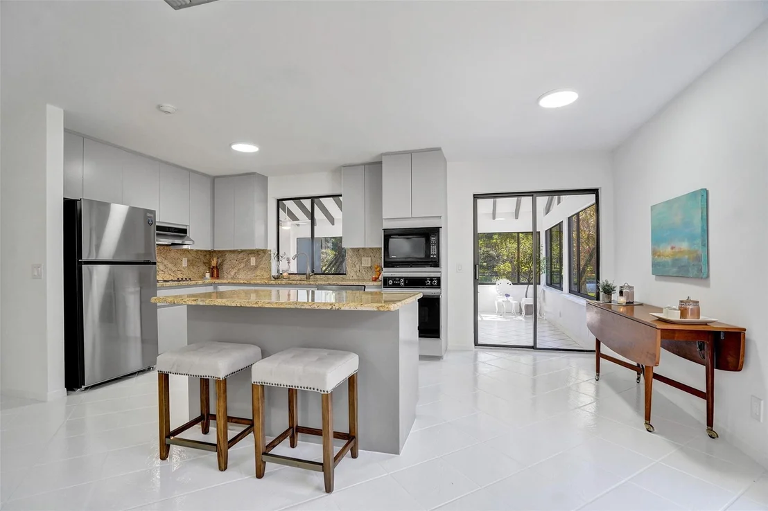 Photo of 2183 Montpeliar