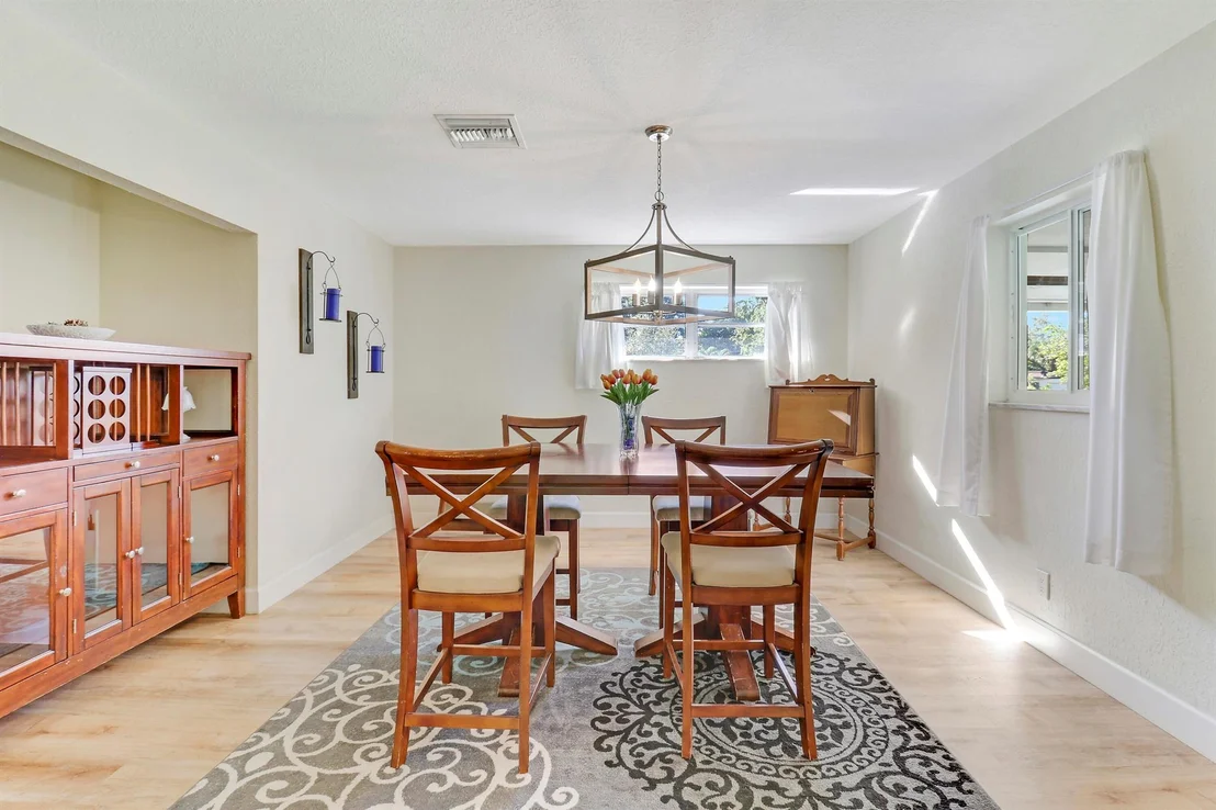 Photo of 2867 Oak Drive