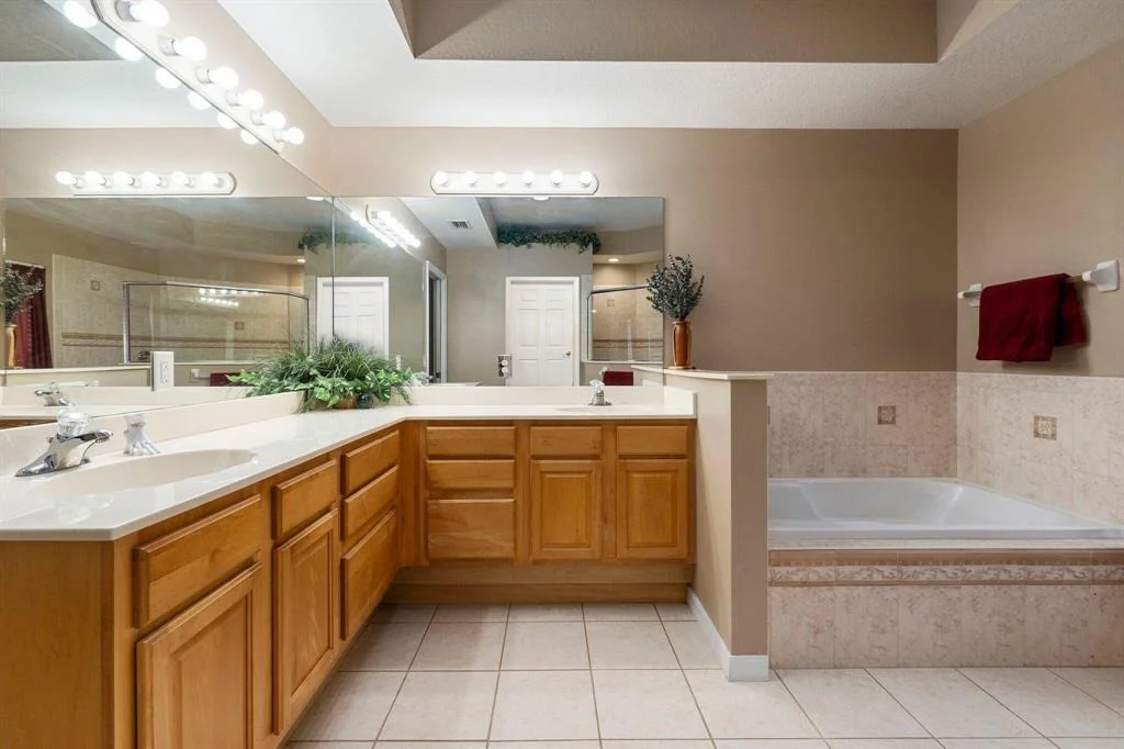 Photo of 5501 Pinetree Drive