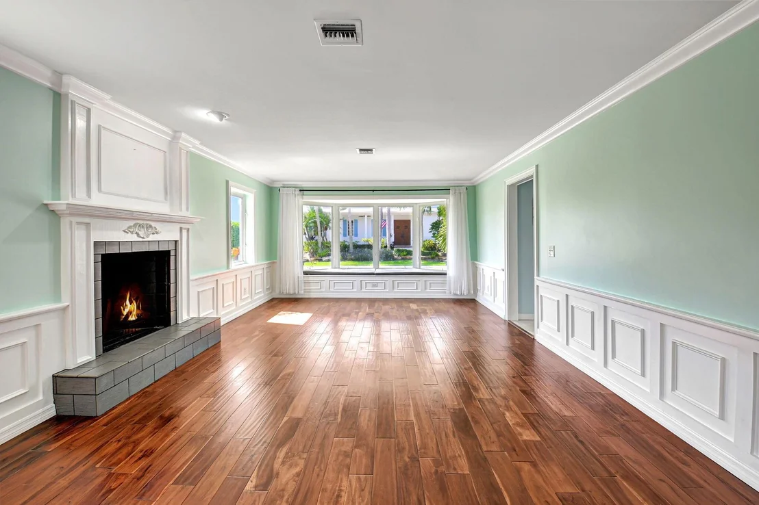 Photo of 827 South Road