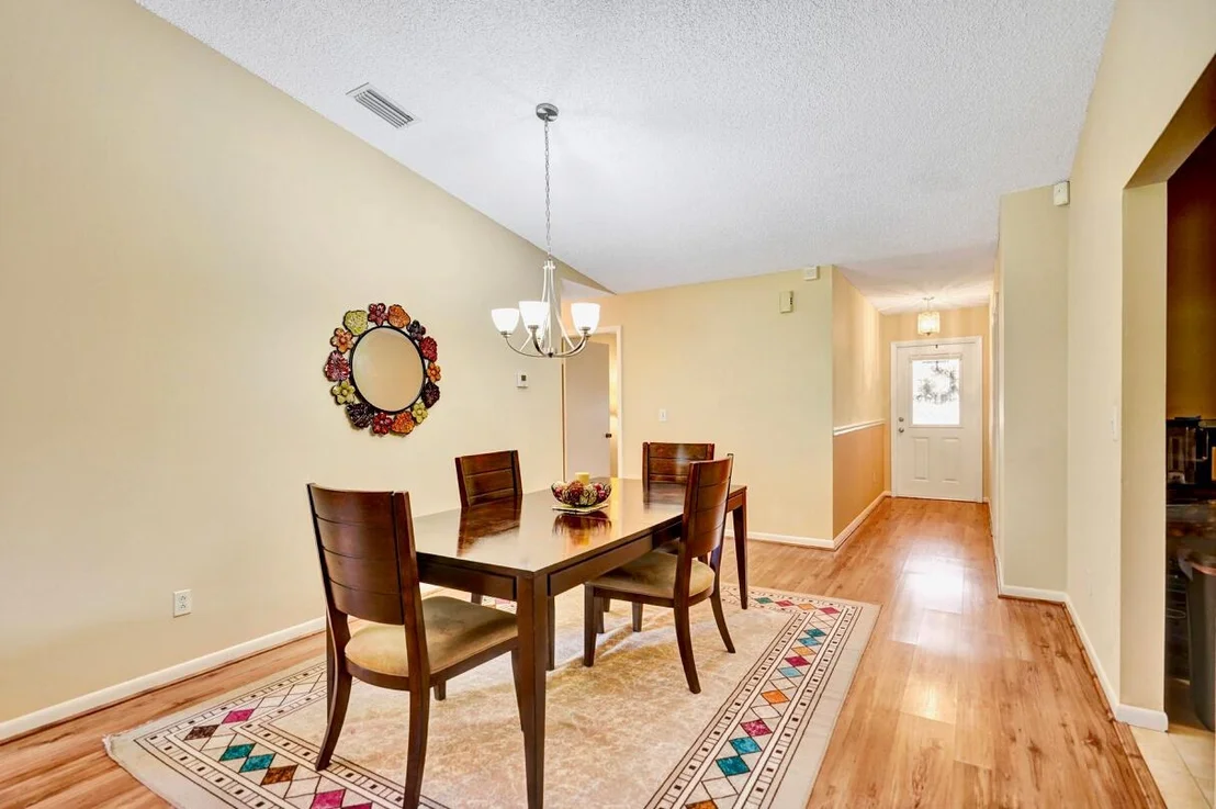 Photo of 124 Mayfair Lane