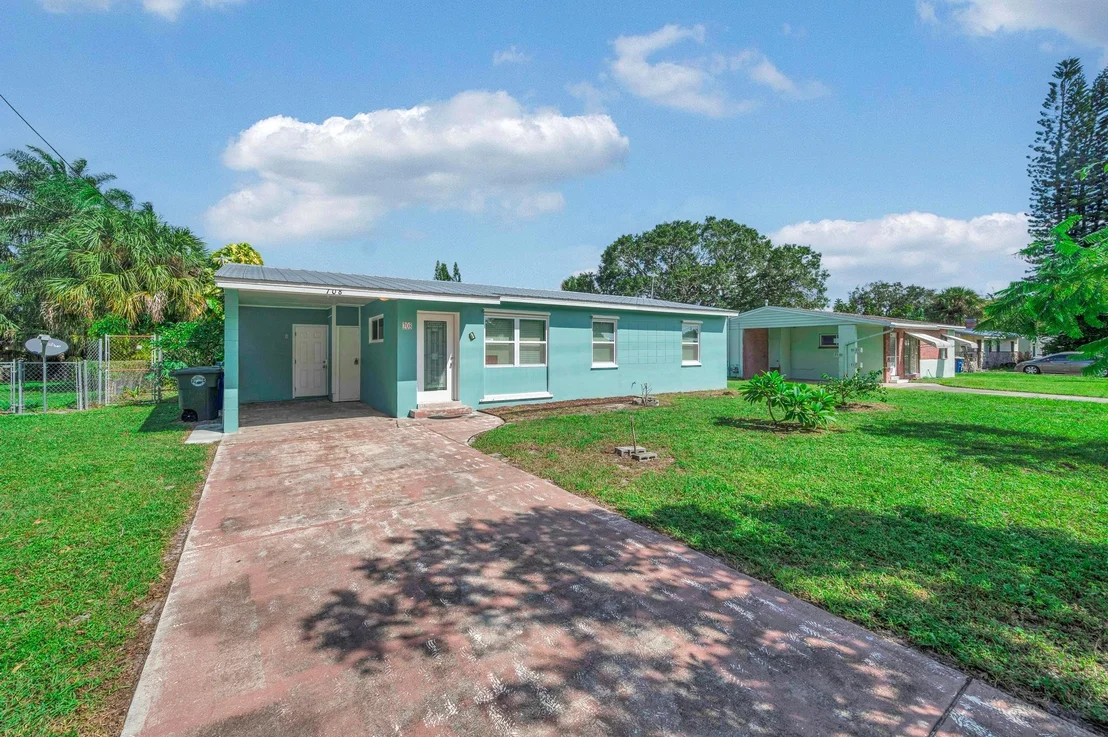 Photo of 708 El Rancho Drive