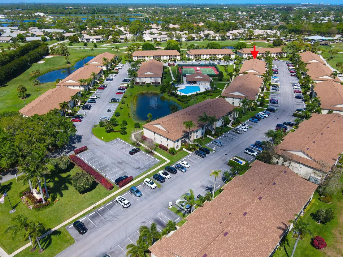 Photo of Unit F at 901 Pinecrest Circle