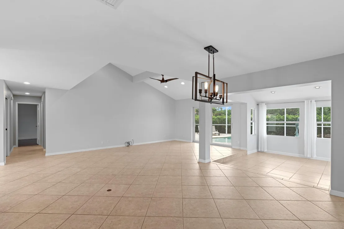 Photo of 925 Foxpointe Circle