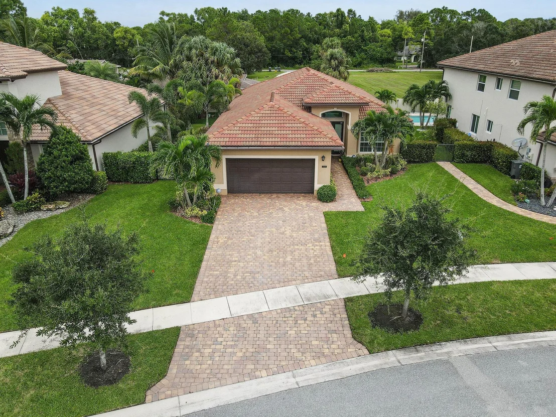 Photo of 7139 Limestone Cay Road