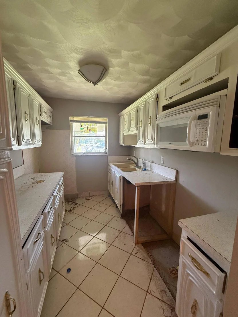 Photo of Unit B at 1052 North Drive