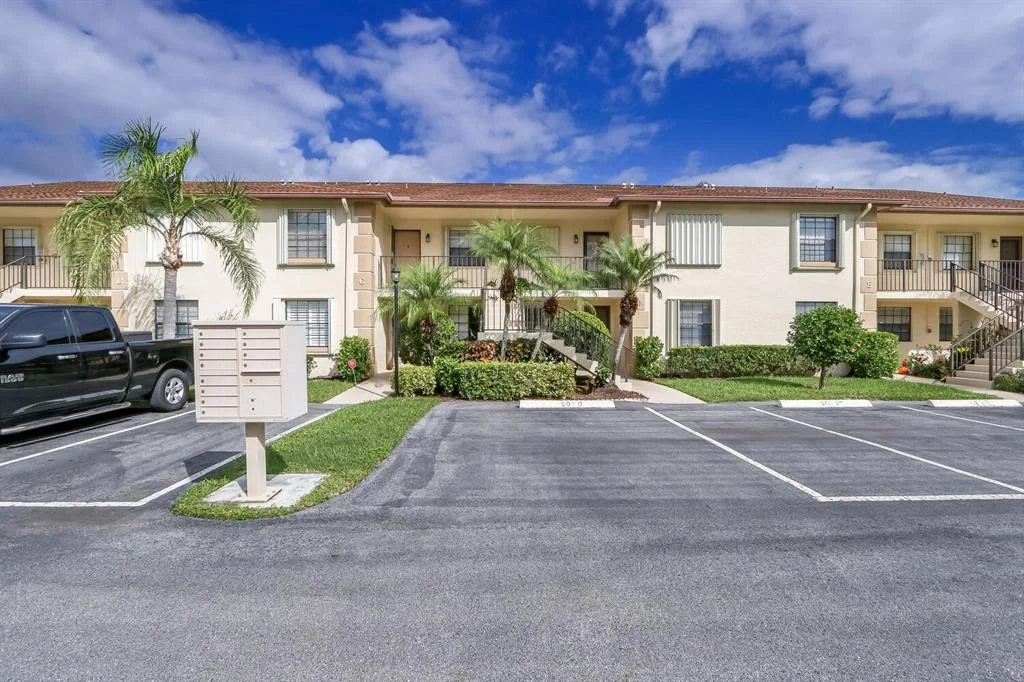 Photo of Unit D at 501 Pinecrest Circle