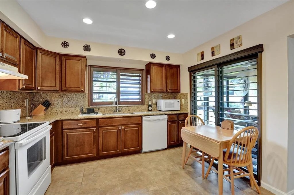 Photo of Unit B at 4761 Greentree Crescent
