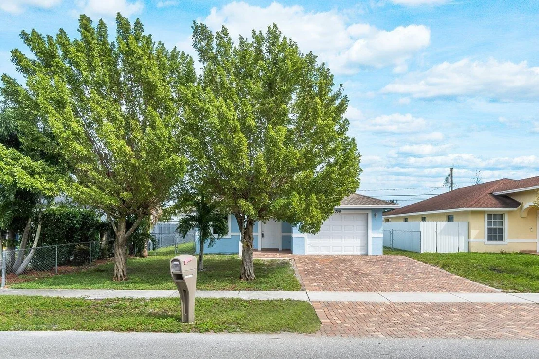 Photo of 356 Fleming Avenue