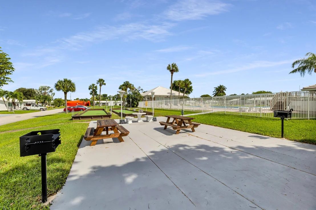 Photo of 3221 E Golf Boulevard